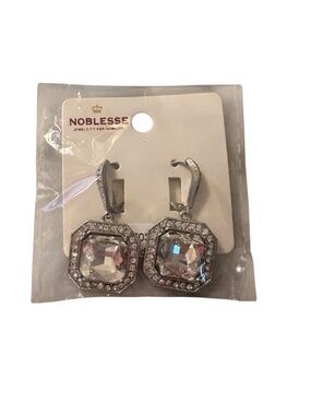 NEW Noblesse Rhinestone Square Earrings